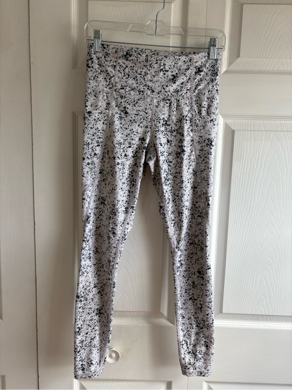 Athleta‎ Sandstone Stash Pocket Salutation Tight leggings S White Yoga Pilates